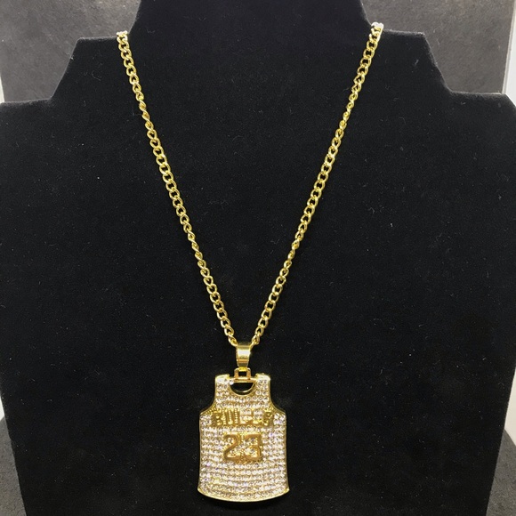 Michael Jordan #23 Bulls Jersey Necklace - Picture 2 of 3